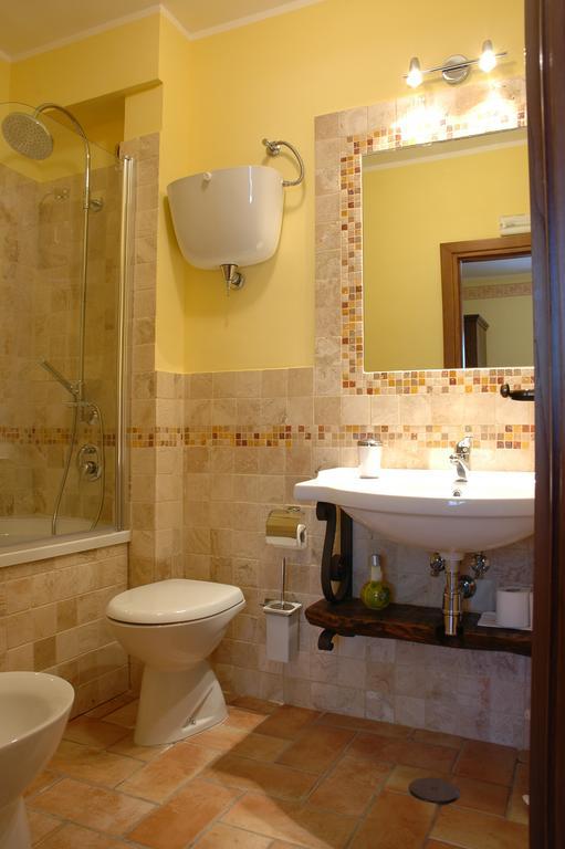 Casale Favilluta Guest House Petrignano Room photo